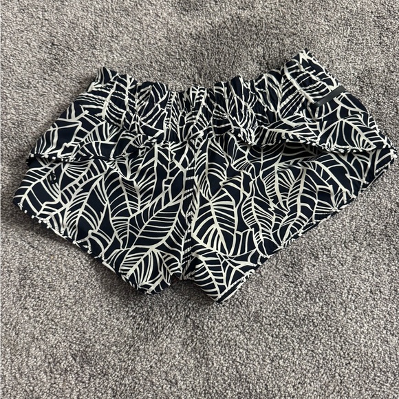 Women's Lululemon Shanti Surf Shorts Irreversible - Black/Patterned - Size 0 - Picture 2 of 5